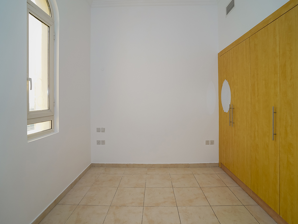 Spacious| Vacant | Well maintained | 2BR