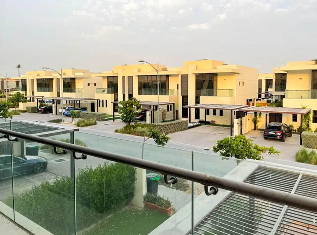 Investor deal | Villa | Balcony & City View