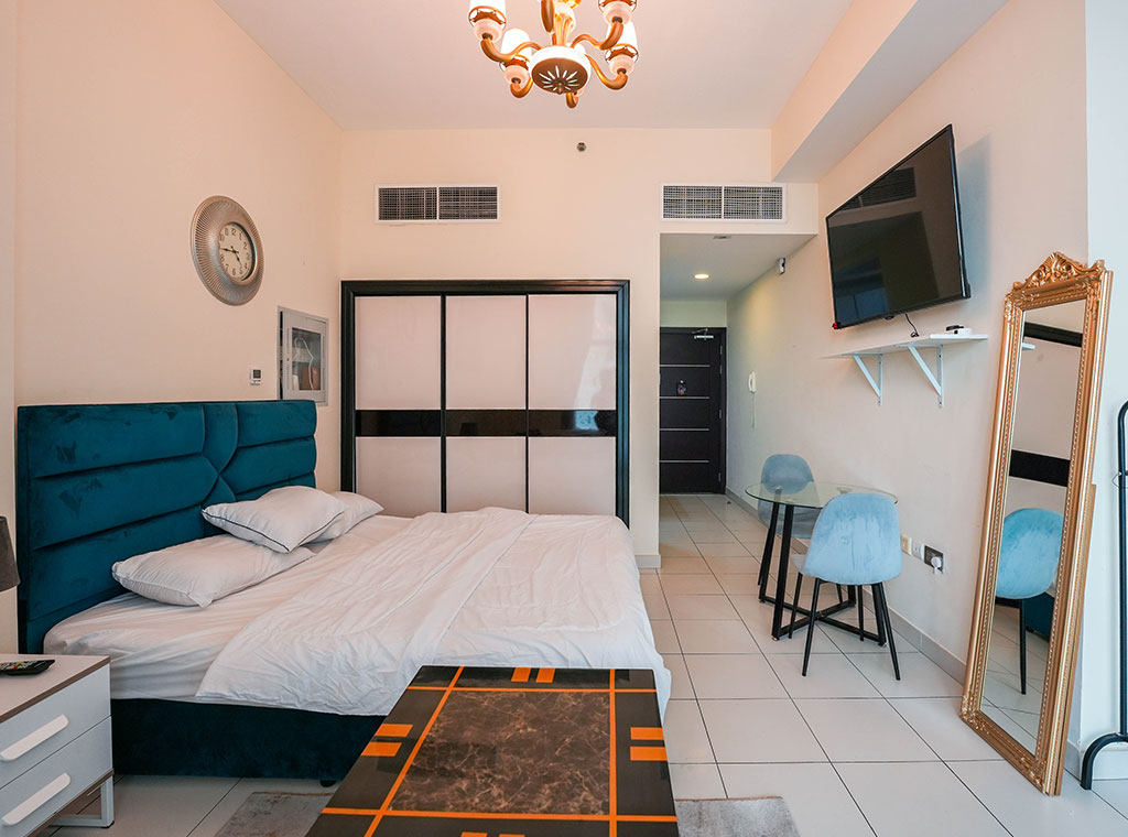 Vacant | Spacious | Balcony | Fully Furnished