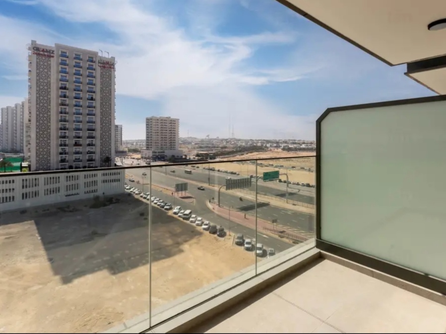 Vacant|Near Metro|Flexible Cheques|Fitted Kitchen