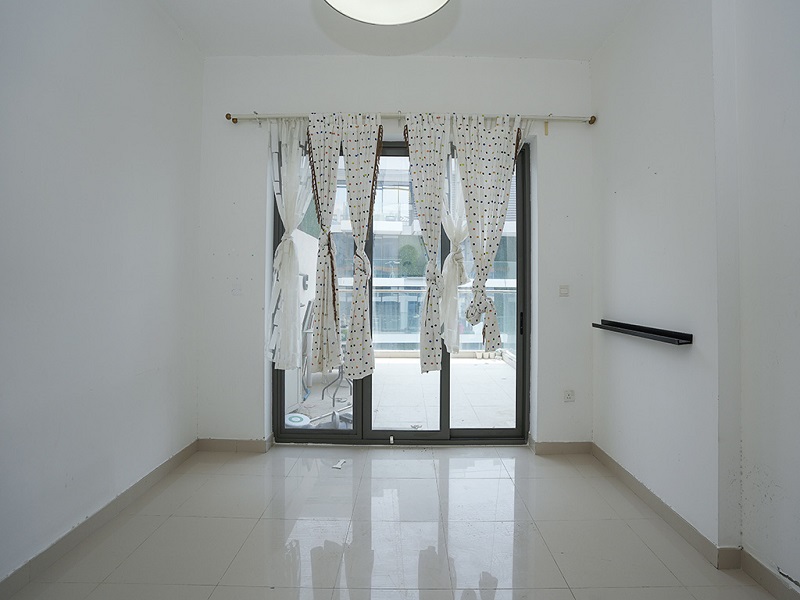 Side Image 1