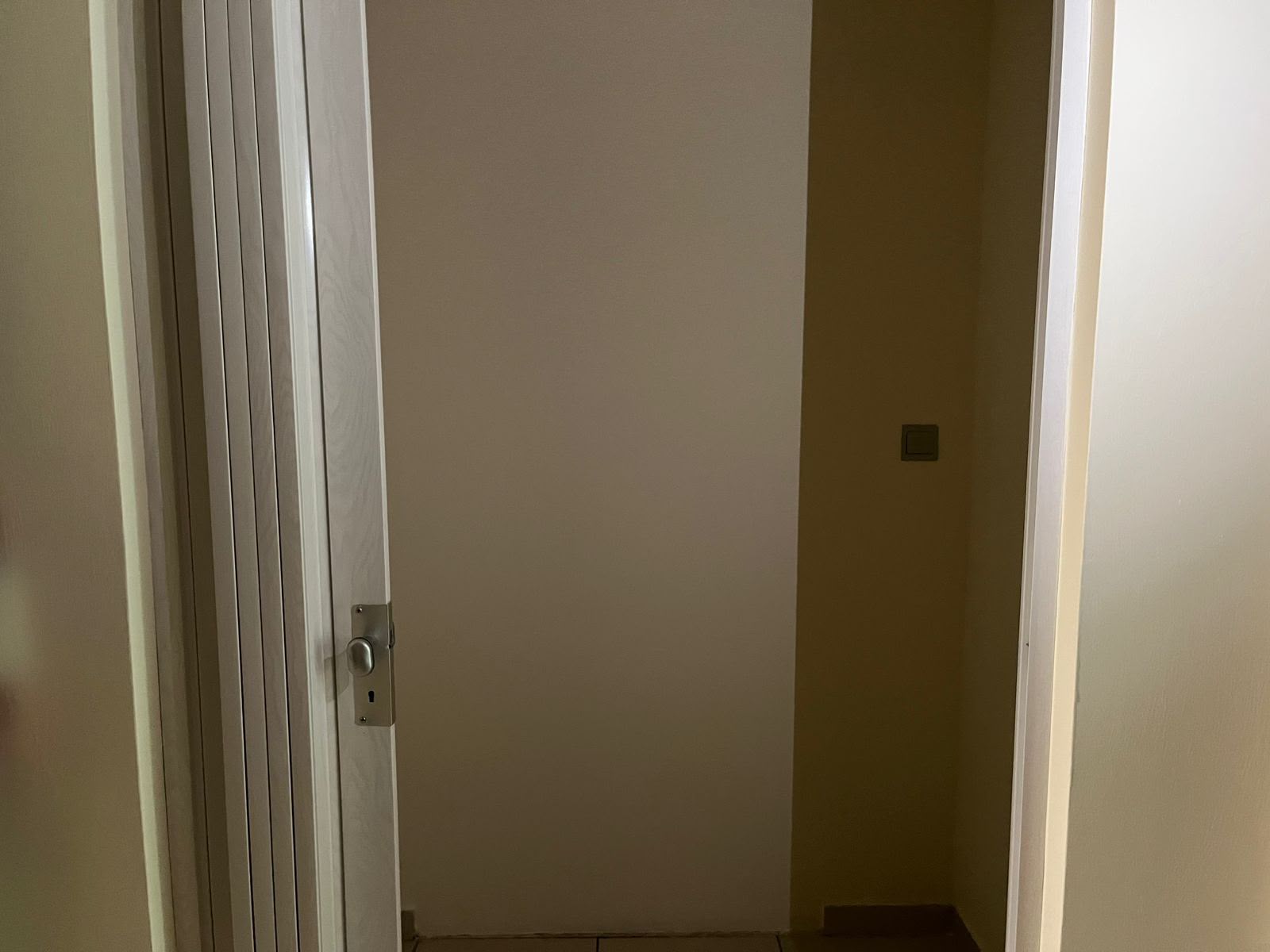Side Image 1