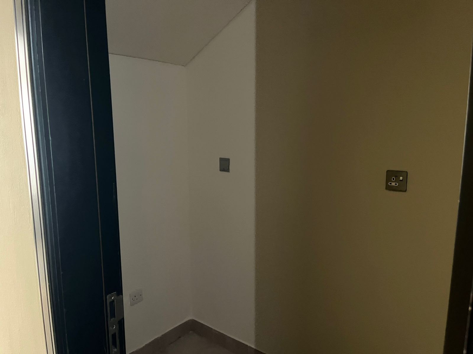 Side Image 2