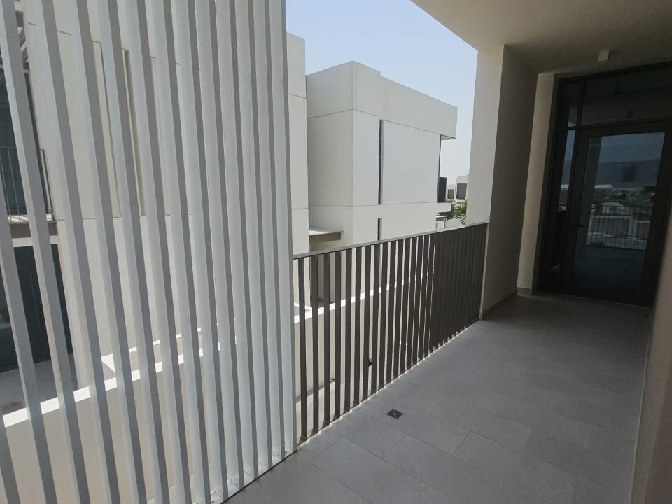 Side Image 2