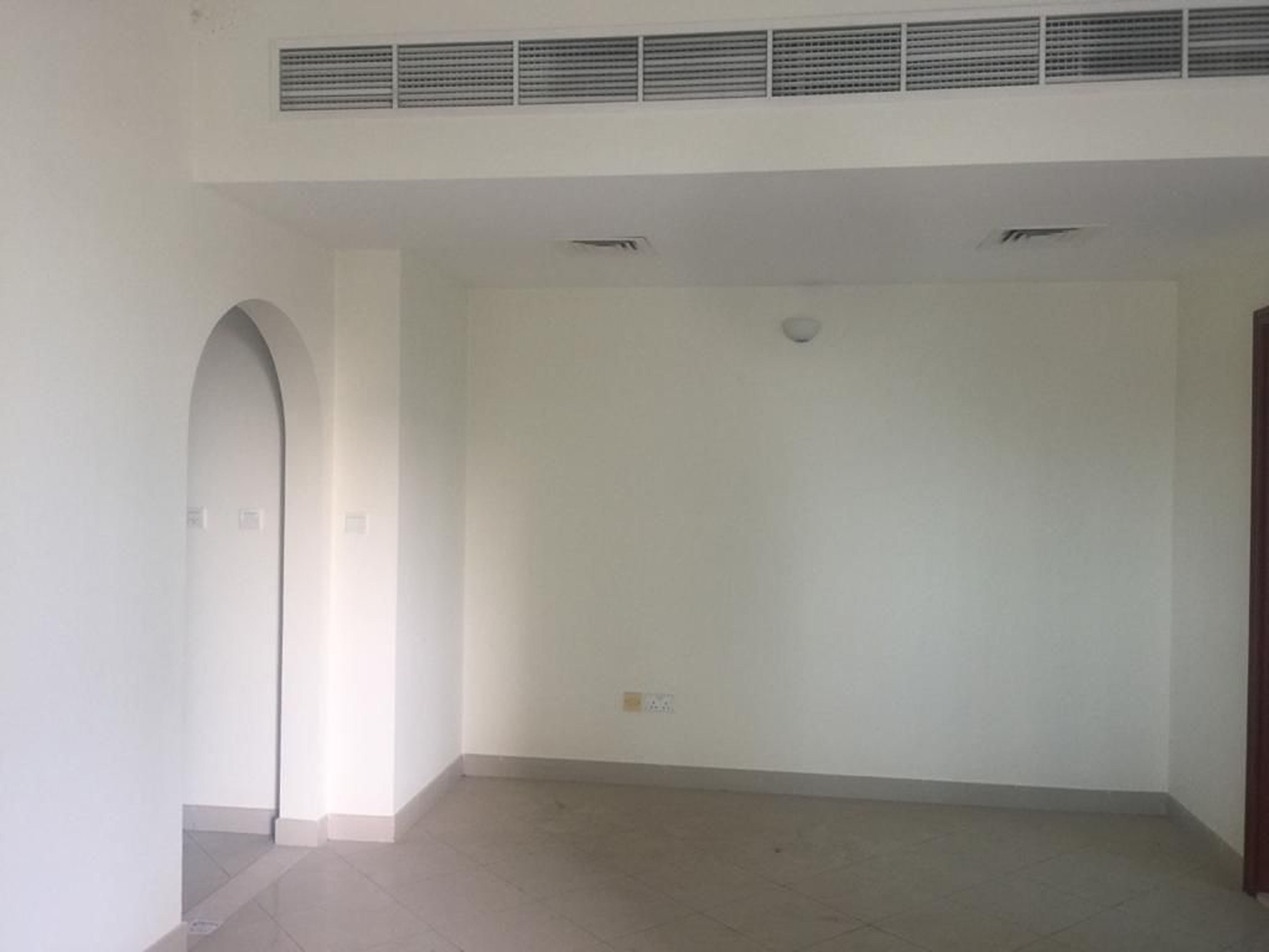 Side Image 1