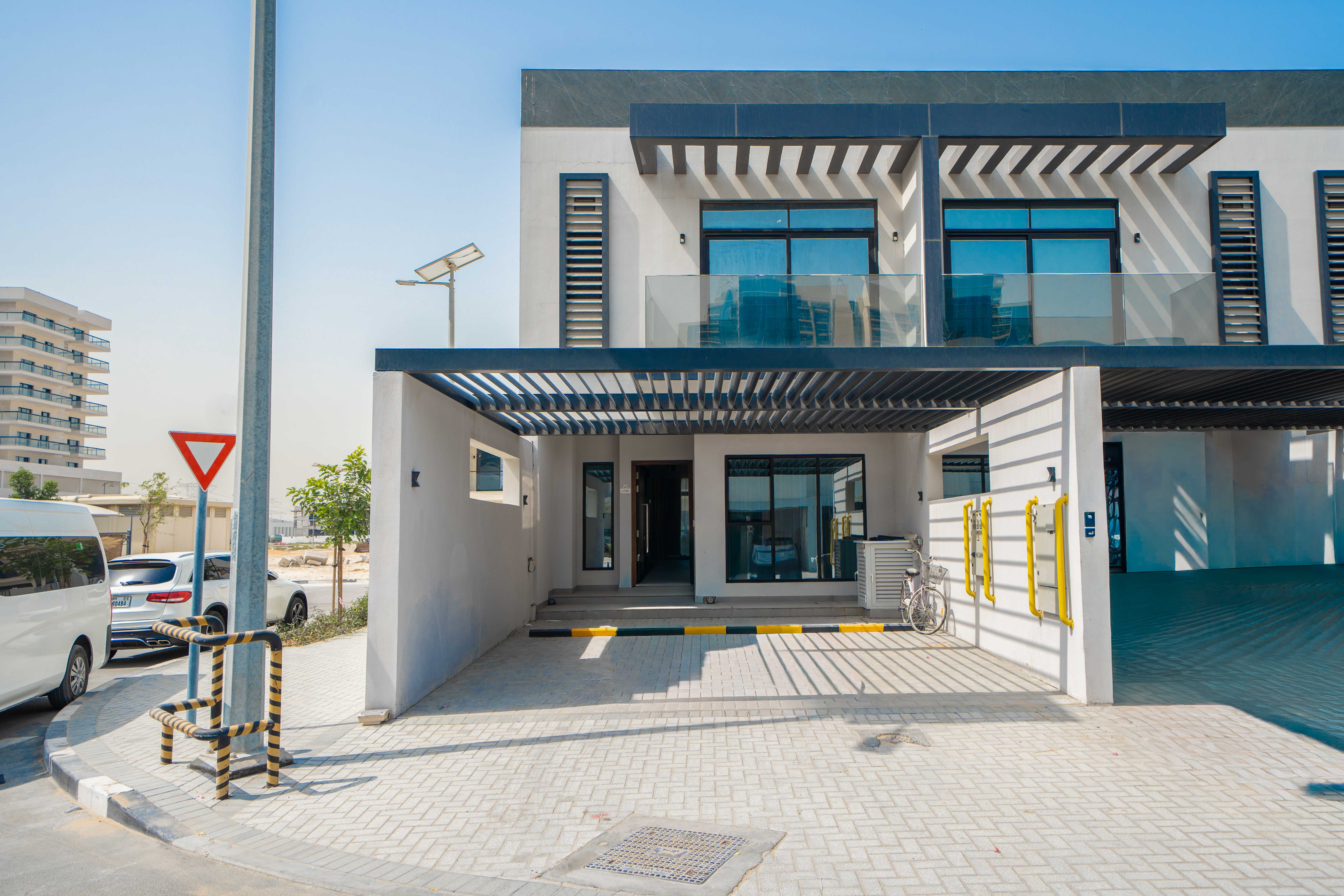 Vacant on Transfer | Upgraded Throughout | Corner Unit