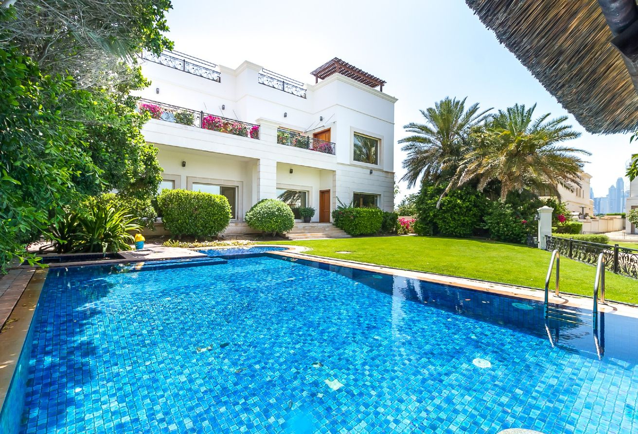 Emirates Hills — LUXURY 7BR VILLA | LAKE VIEW | AVAILABLE NOW