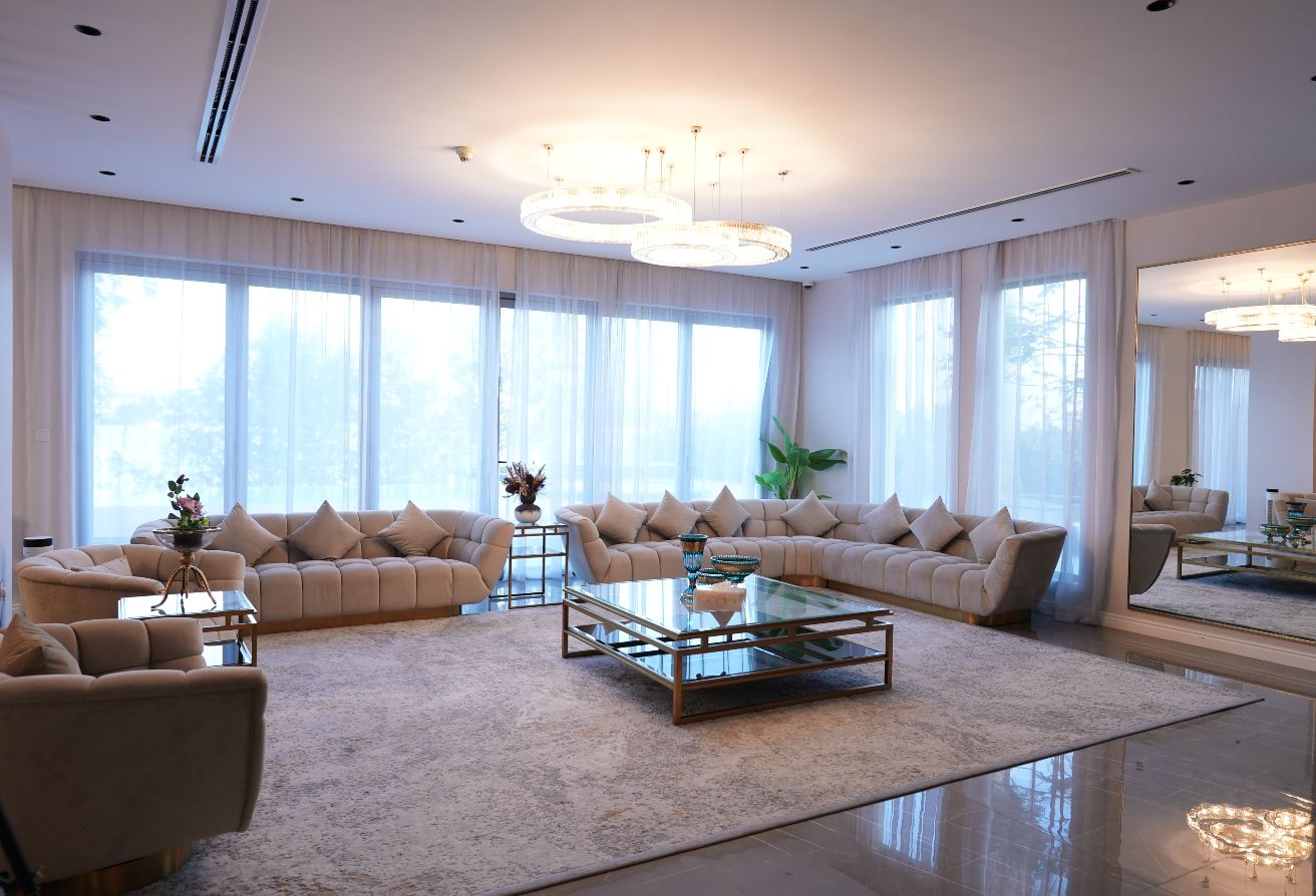 Palm Jumeirah — MASSIVE LAYOUT | Furnished Villa | Prime Location