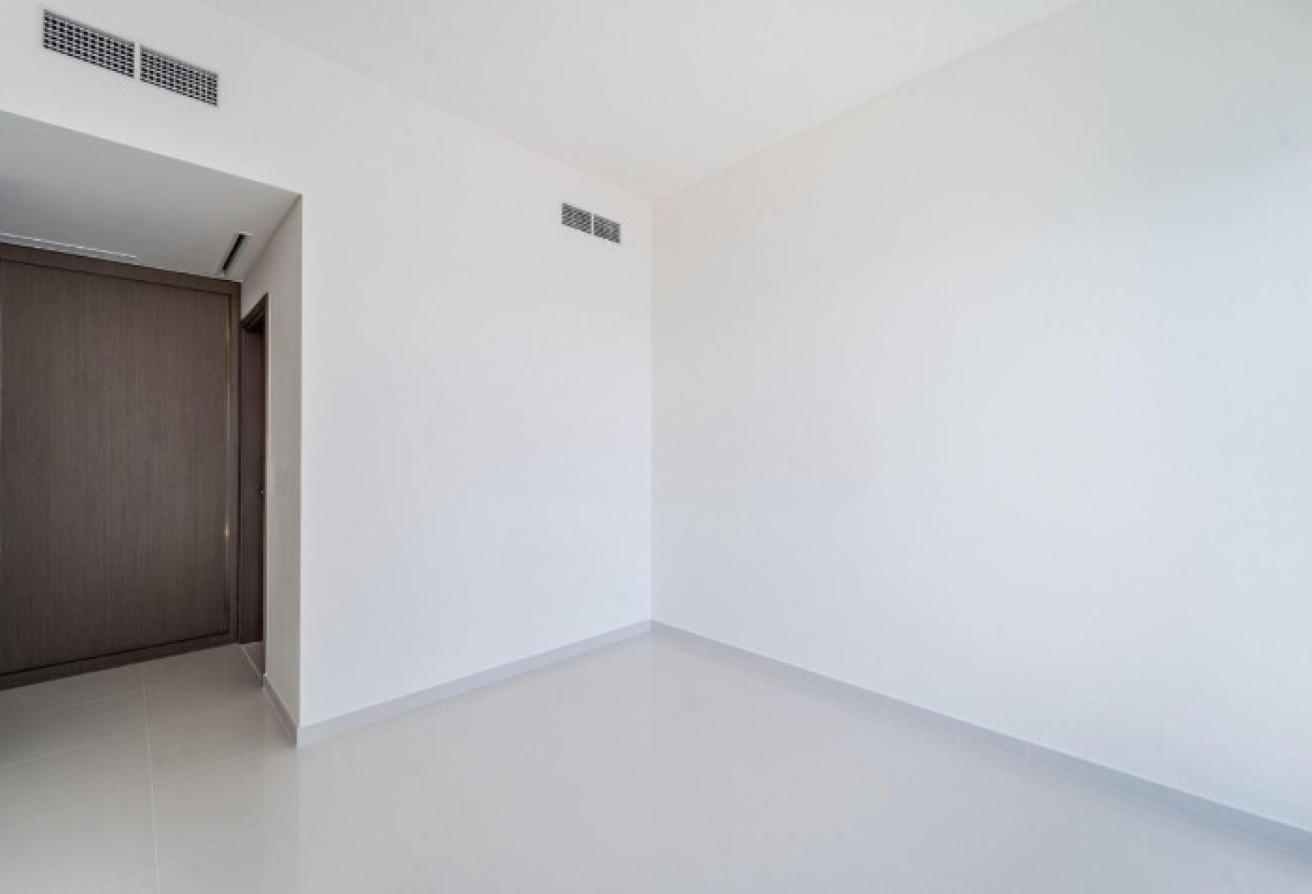 Emaar Beachfront 8