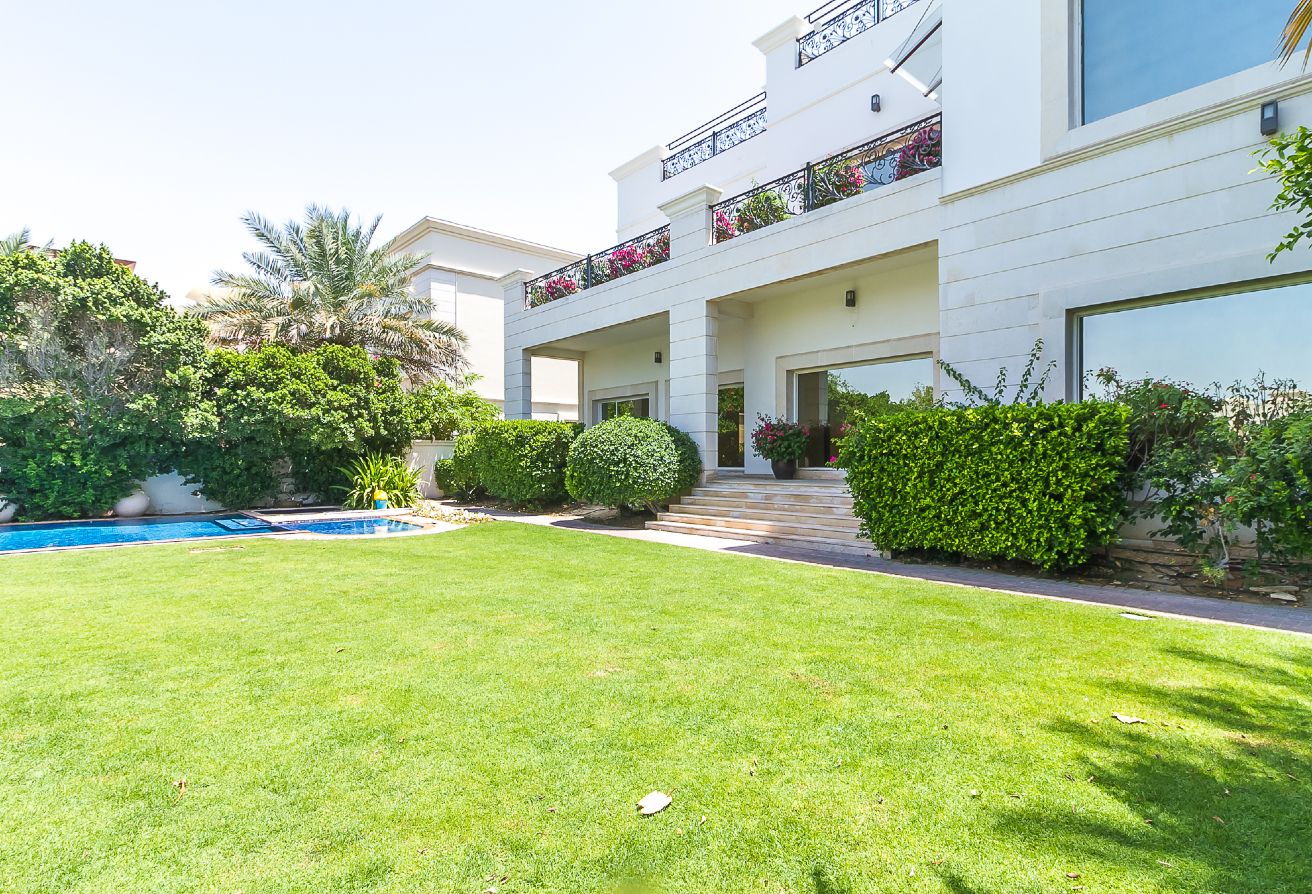 Emirates Hills 17