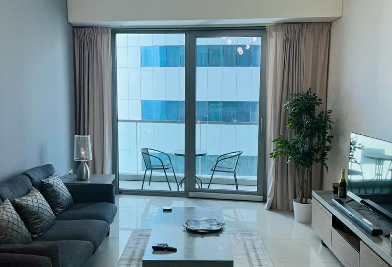 Dubai Marina — Stylish 1-Bedroom Apartment with Partial Sea View
