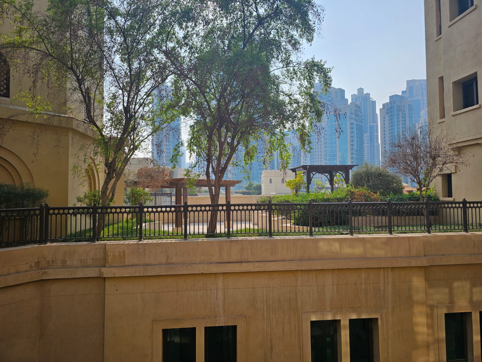 Side Image 1