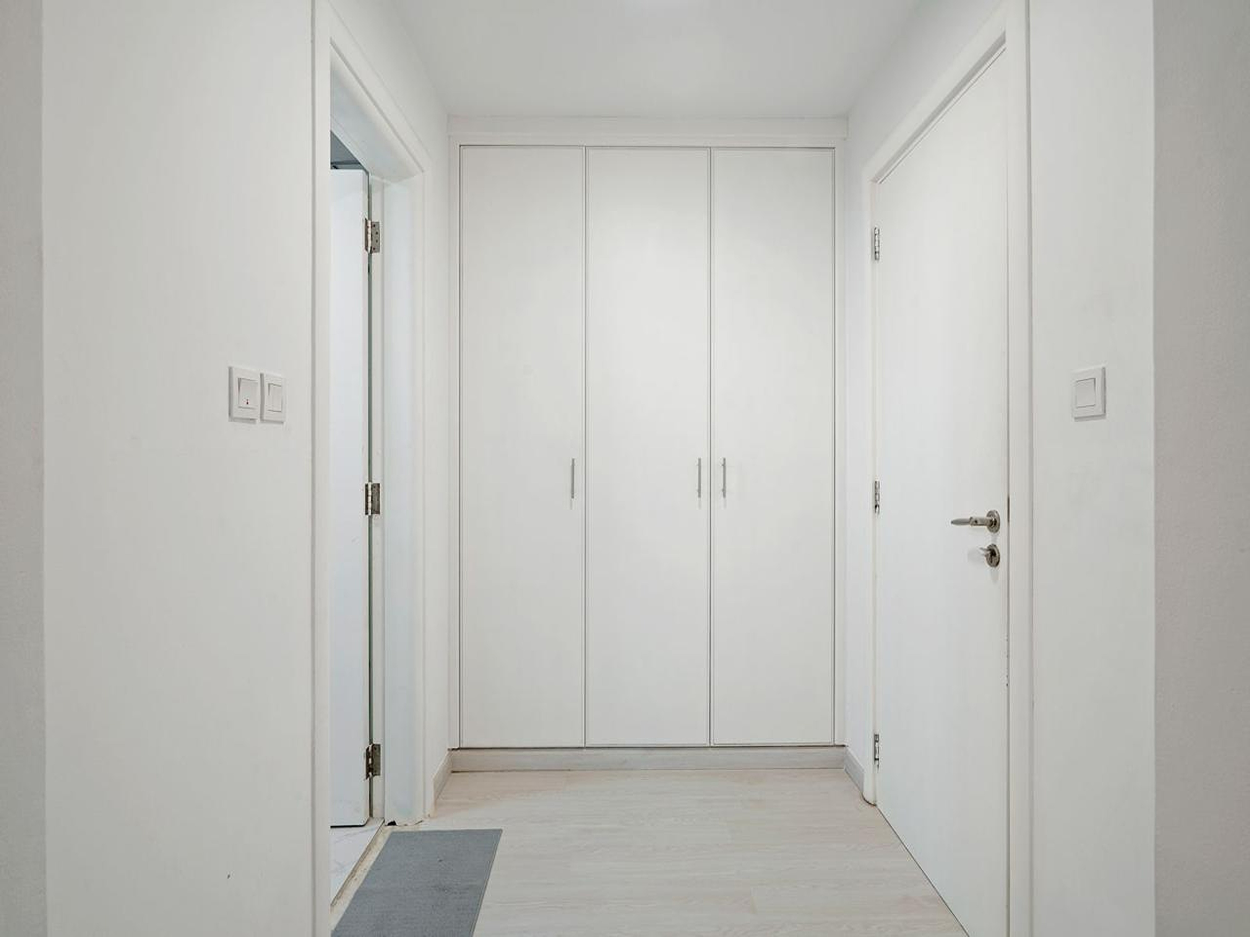 Side Image 1