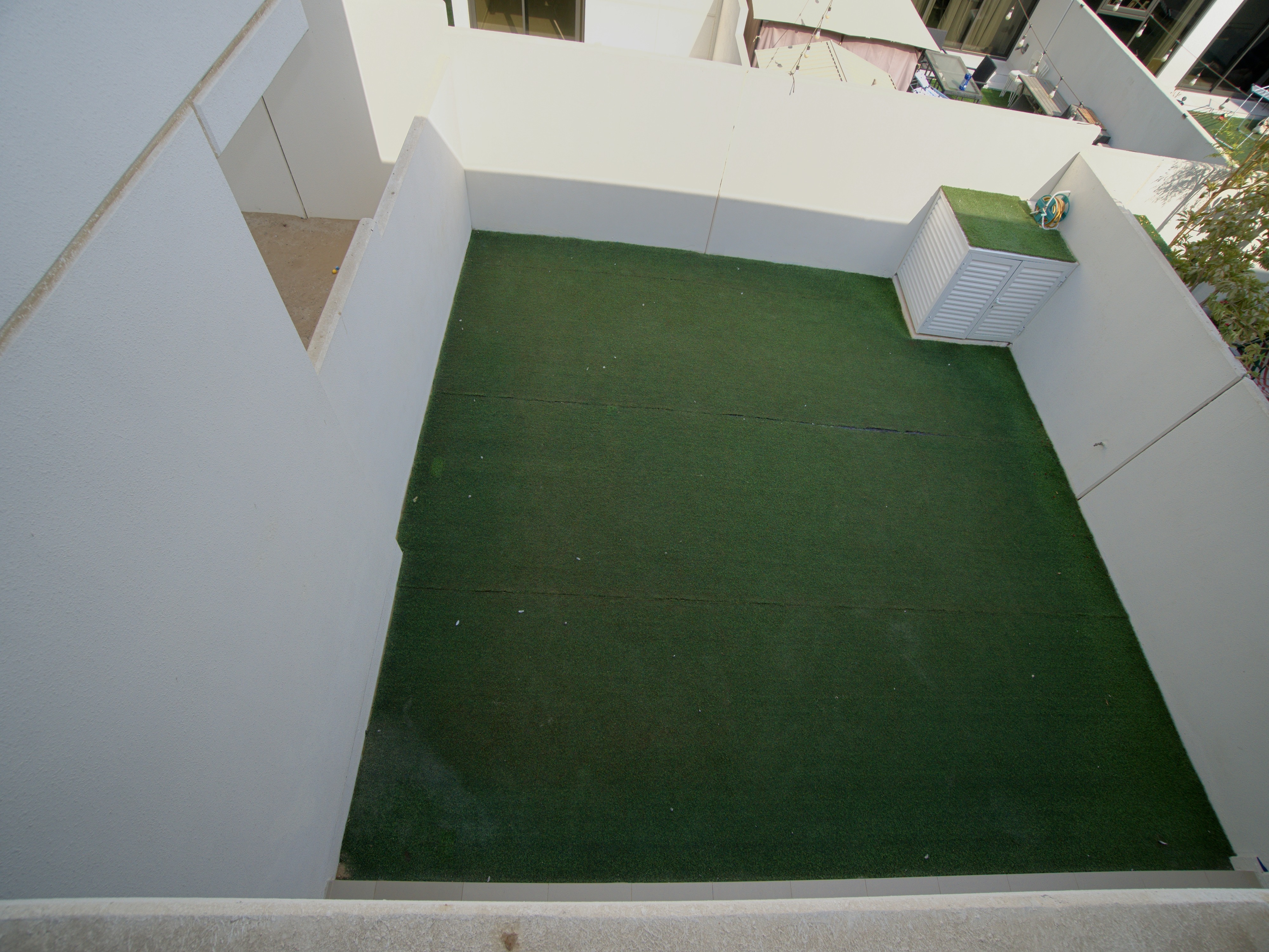 Side Image 2