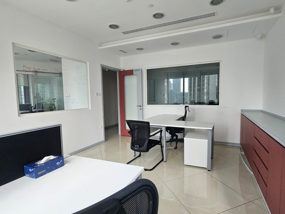 Exclusive | Lake View | Fitted | Ready To Move